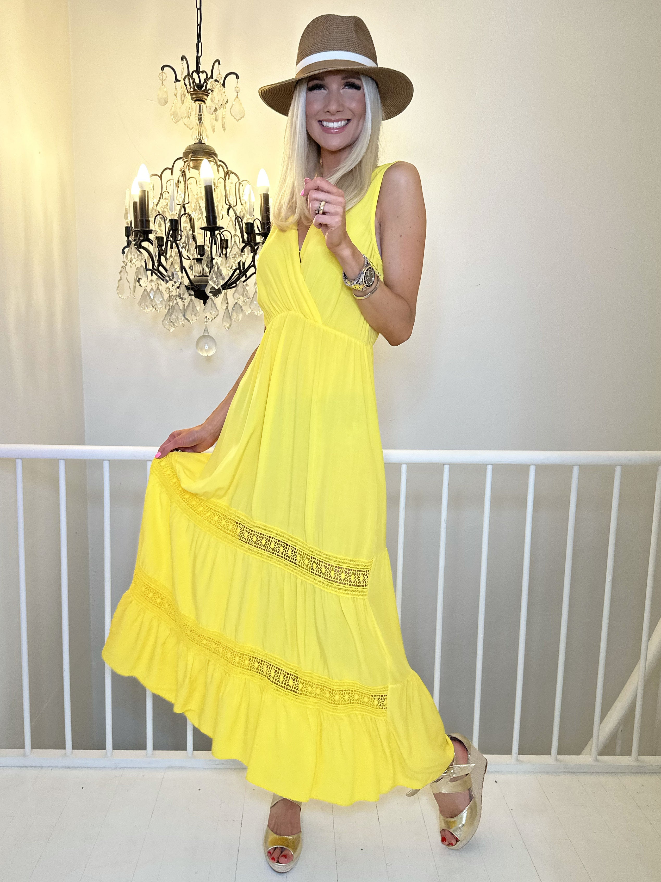 Charlie - Lang smuk sommerkjole med v-udskæring og ryg